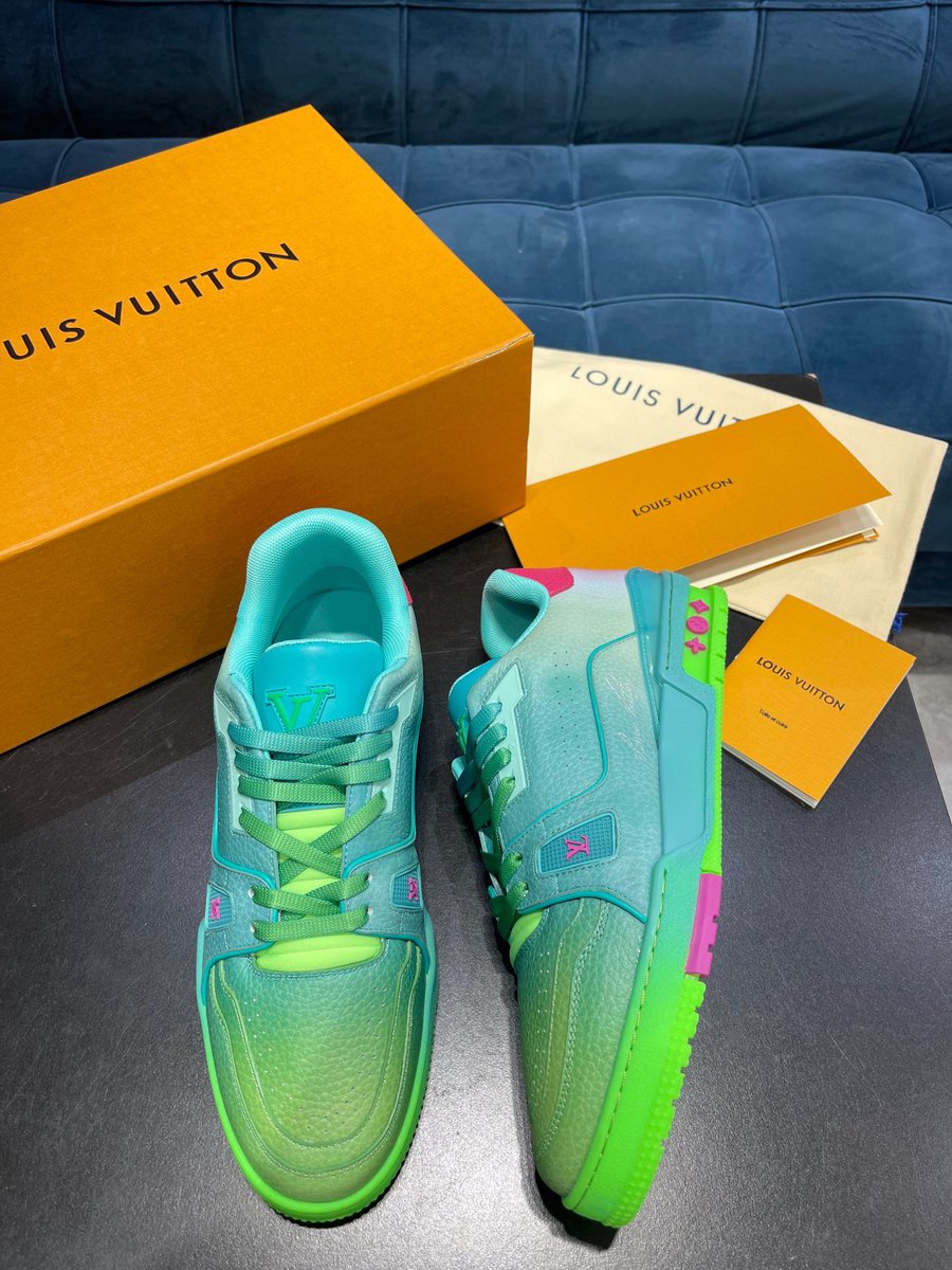 Ptshoesx's tweet photo. #L# 2022新品男士TRAINER运动鞋，选用原版布面铺陈压纹。呈现源自复古篮球鞋的低帮设计，更有 Monogram 花卉绽放于创新型注胶外底。纯手工拉帮套楦工艺，高精准复刻！ Size：38-45  999 https://t.co/5MGrDGG0Iw