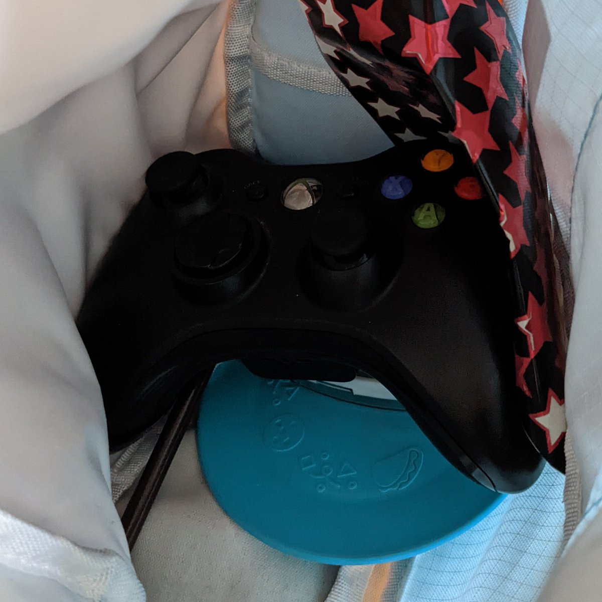 MrsPaulHardware's tweet photo. Going through the contents of my 3 year old's backpack and found this 🎮

Kinda surprised she hasn't covered it in stickers yet ⭐ https://t.co/CusfoqGFCa