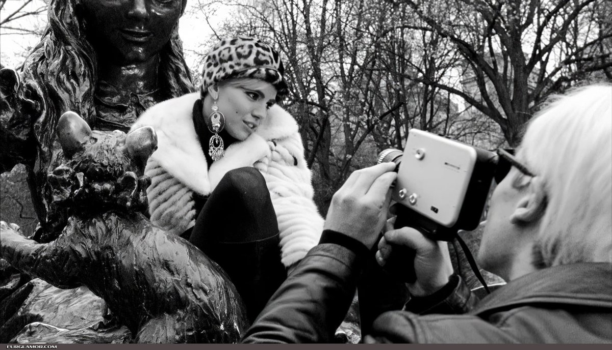 furglamor's tweet photo. Sienna Miller in fur, Factory Girl, 2006.
#furcoat #furfashion #60style #60sfashion #filmfashion https://t.co/ObjXLiSXA3