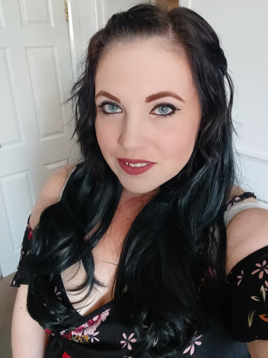 Always said I'd never do this but for one of the first times in my life I'm actually proud of my own personal achievment. 3.5stone/49lb down in just over 3 months, still a way to go but I'm getting there (only posted on here as no one actually knows me 🤣)