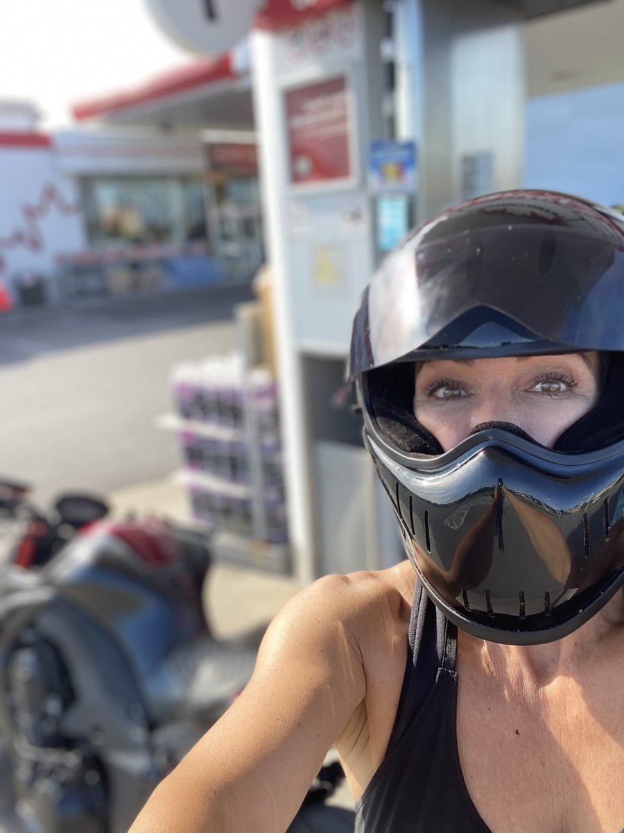 Isaracingteam's tweet photo. Bon week-end! Ne me chercher pas. ☺️ Ben oui , c’est moi qui conduit. 😎#kawasaki #route117 https://t.co/bFpeoqZLTy
