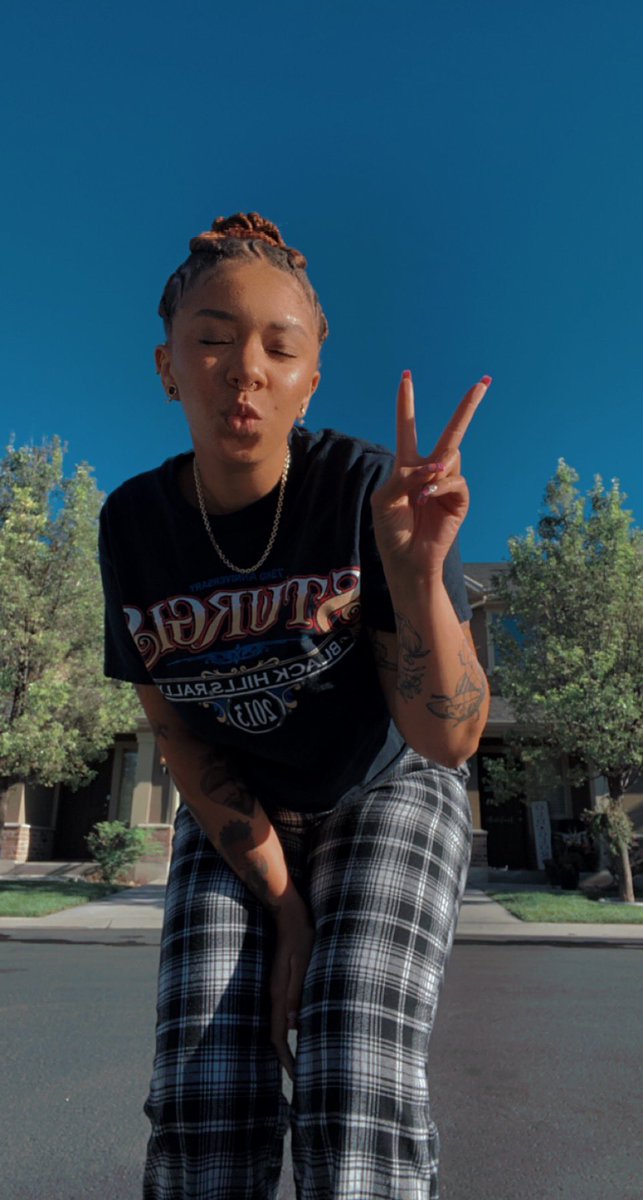 cyberbubbles99's tweet photo. day 2 of having absolutely no fundamental rights as a black nonbinary uterus owner! ❤️‍🩹 https://t.co/QpnkX7I3FL https://t.co/YaAHJzQ4s3
