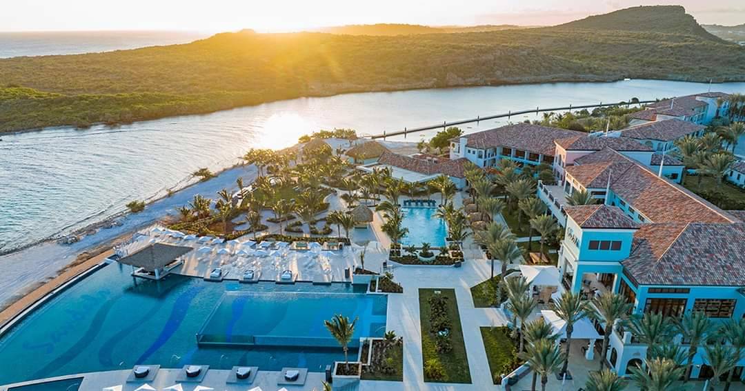 When you’re at the all-new Sandals Royal Curaçao, you’ll have front-row seats to spectacular sunsets, access to the picture-perfect, bi-level Dos Awa infinity pool, and 8 new restaurant concepts exclusive to #SandalsRoyalCuracao!

memorymakertravel.com/deals/SandalsRC

#allinclusiveresort