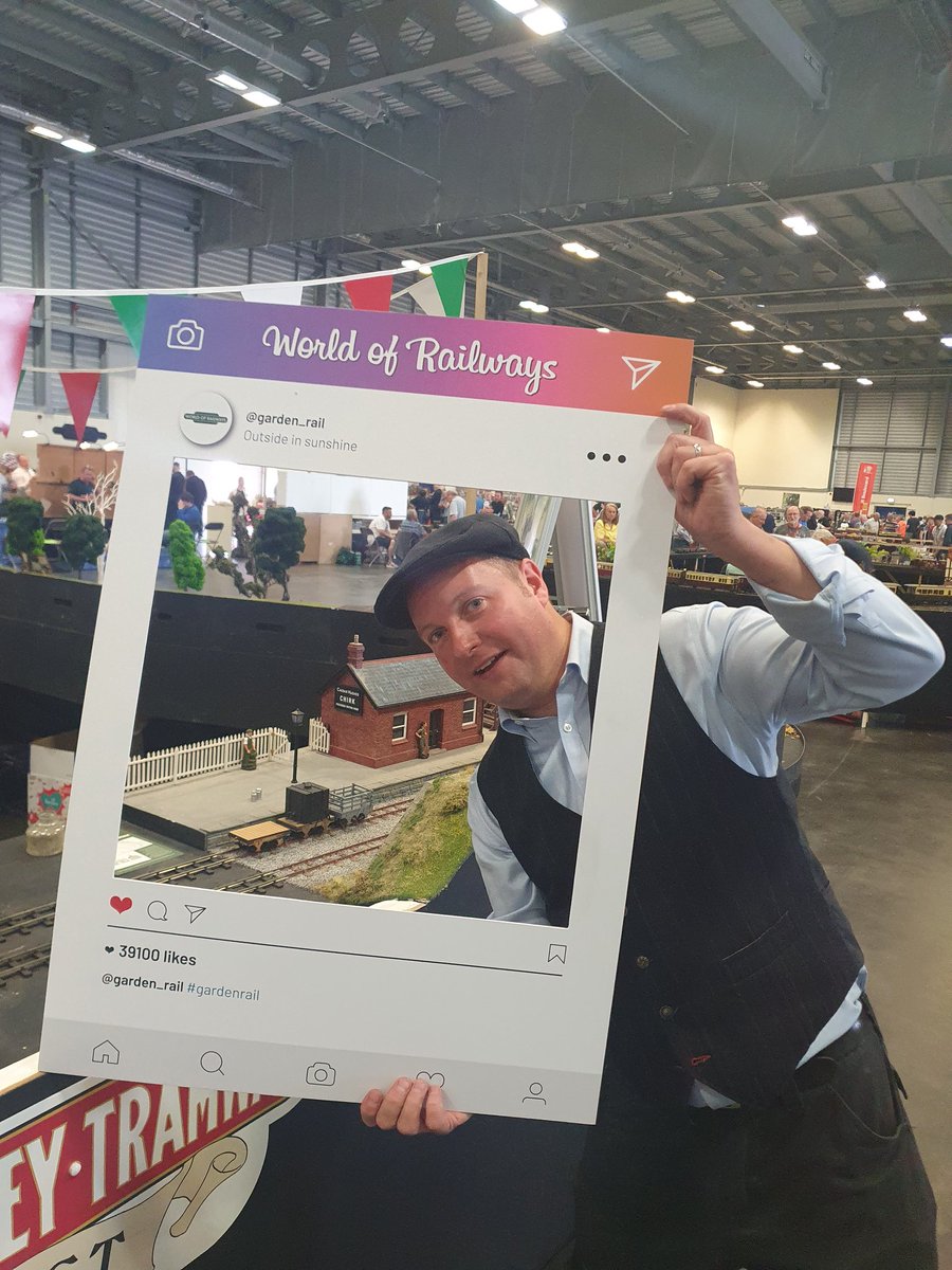 lawrenceofthe's tweet photo. Andy Christie 'borrows' @Practical_Phil 's #Gardenrail sign.
It was recovered https://t.co/RtJKtkHbxe