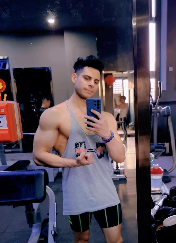 DiazGari's tweet photo. #training #gym #model #boy #foto #china #丽水 https://t.co/lkN96rY1G2