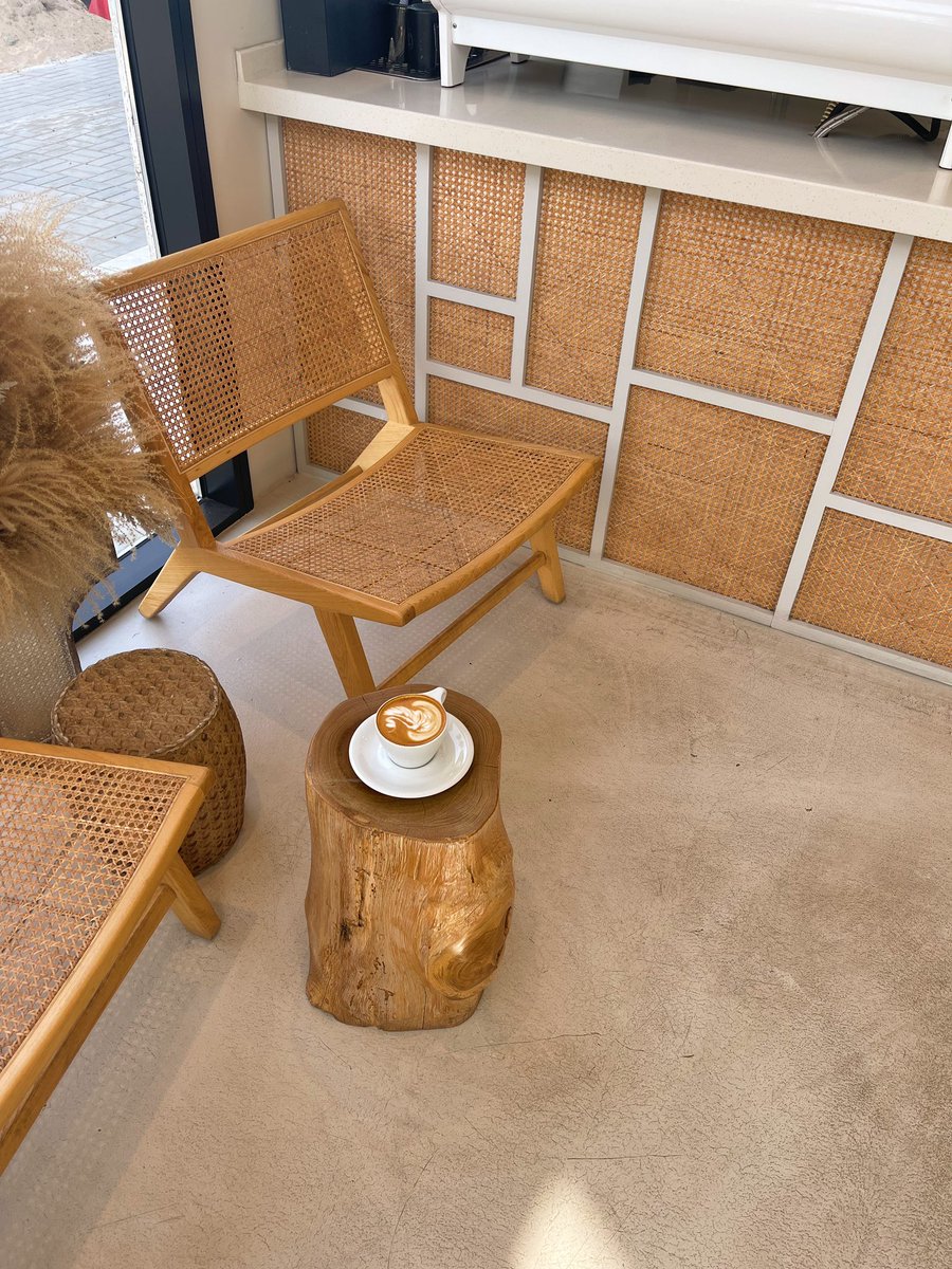 شخص وأحد وأفقت ان احبّه من بين كل الذين مرّوا بحياتي ، شخص واحد أردته .. شخص واحد يجب عليّ أن أنساه الأن