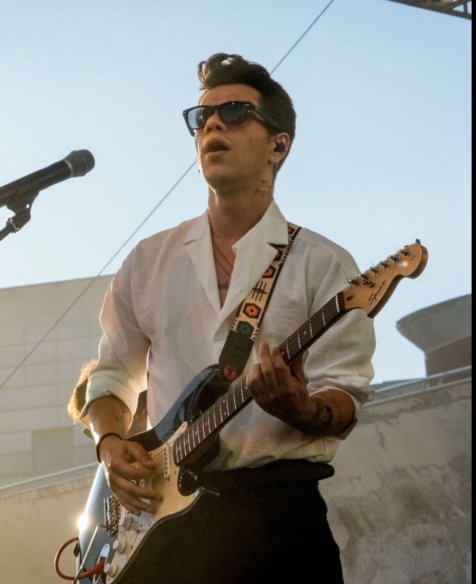 Biraz da bu beyefendiyi abartabilir miyiz lütfenn