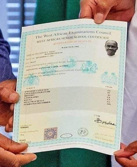 DavidHundeyin's tweet photo. The thing with Nigerian document forgeries is that they're not very good. There are always major mistakes. A date that contradicts the timeline....a misspelled name...

Shadows of the "Mohammed Buhari" WAEC certificate that @MBuhari tweeted in 2015 when he was still @ThisIsBuhari https://t.co/TMthItck1Z