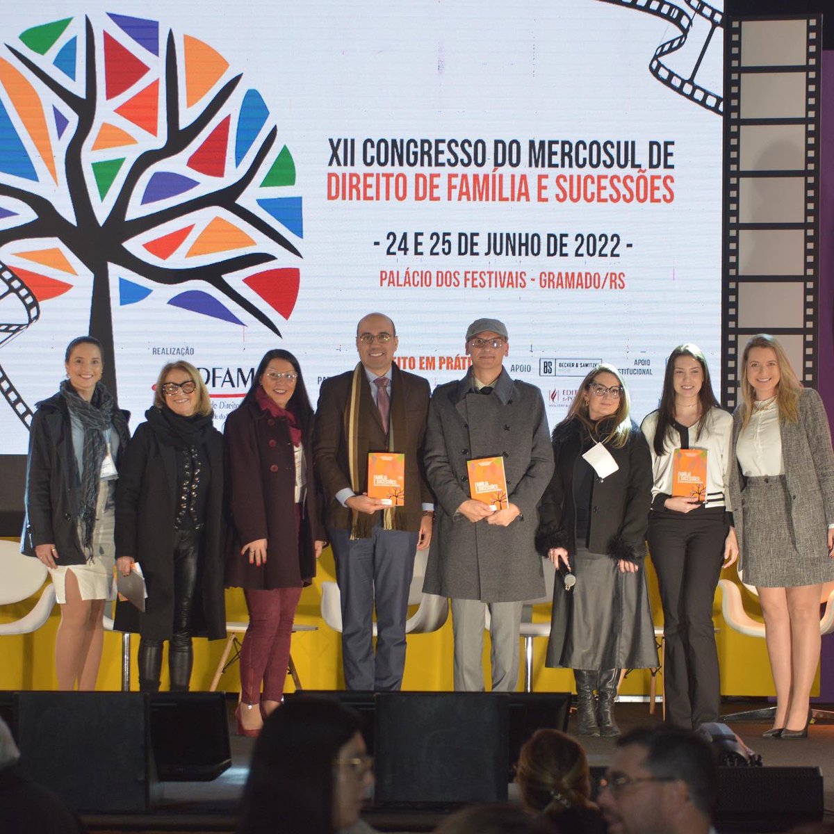 IBDFAMRS's tweet image. Painel 6  
- "O sistema de adoção no Brasil e o melhor interesse da criança e do adolescente" - Fernando Moreira Freitas da Silva (Juiz de Direito - TJMS)
- "Mentes perigosas nas relações afetivas" - Fernando Elias José (Psicólogo)