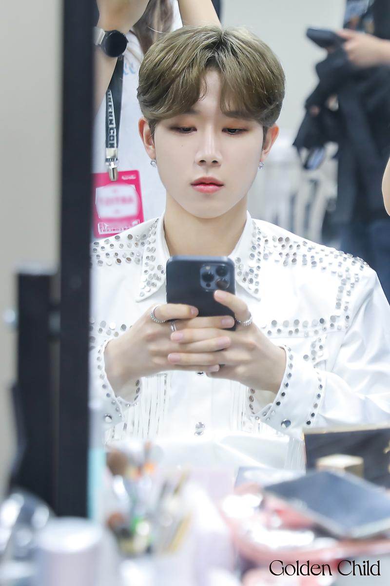 DongdongBr's tweet photo. #ATUALIZAÇÃO 🐿 09.08.2022

Atualização no blog oficial da woollim com fotos dos bastidores do MV replay!

🔗https://t.co/USV4N33f8v

  #GoldenChild #골든차일드 
  #ゴールデンチャイルド #김동현 #Donghyun https://t.co/4F6lRysZcl https://t.co/QCcSoQvvgN
