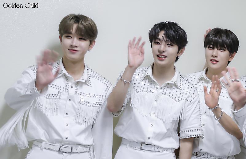 DongdongBr's tweet photo. #ATUALIZAÇÃO 🐿 09.08.2022

Atualização no blog oficial da woollim com fotos dos bastidores do MV replay!

🔗https://t.co/USV4N33f8v

  #GoldenChild #골든차일드 
  #ゴールデンチャイルド #김동현 #Donghyun https://t.co/4F6lRysZcl https://t.co/QCcSoQvvgN