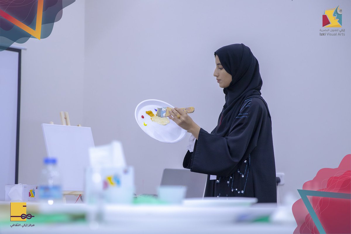 izki_visualarts's tweet photo. جانب من ورشة أساسيات التلوين الواقعي بالأكريلك، ضمن ورش #مرسى_الفنون_البصرية 
من تقديم الرسامة: رويدة العزرية https://t.co/gVW1C3Yrkm
