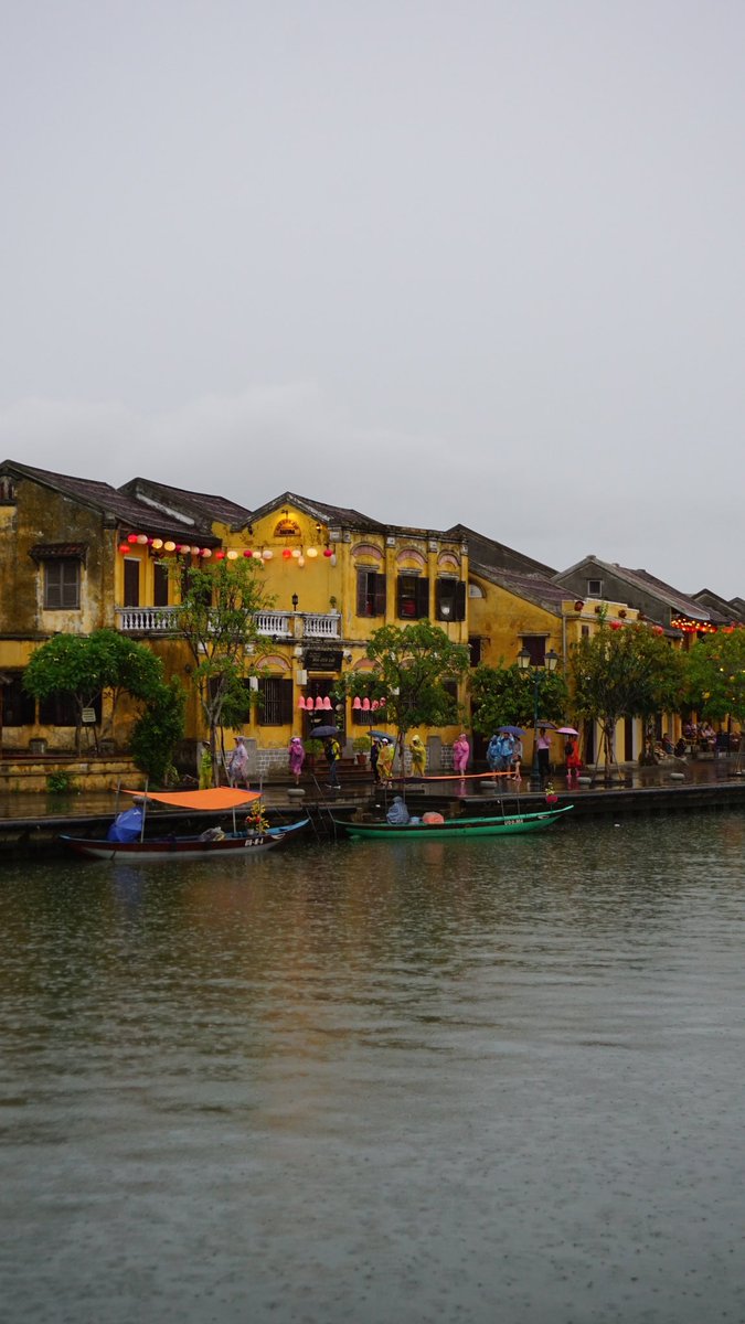 zqhr's tweet photo. Ke Vietnam 🇻🇳 modal nekat. Kalo sekarang dipikir-pikir, kok bisa ya, survive, padahal jeda waktunya ga sampe dua bulan dari trip ke India.

(A thread) https://t.co/DDnWN5UGIz