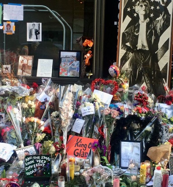 David Bowie and Jacques Derrida together? Read “The Solicitation of Deconstruction (If I never see the English...)” by David Wills in NANO Issue 16. Guest eds: Erin Kappeler and Ryan Tracy.  
@erinkappeler <a href="/RyanTracyWorld/">Ryan Tracy</a>
<a href="/nanocrit/">Sean Scanlan, Editor</a> 

nanocrit.com/issues/issue16…