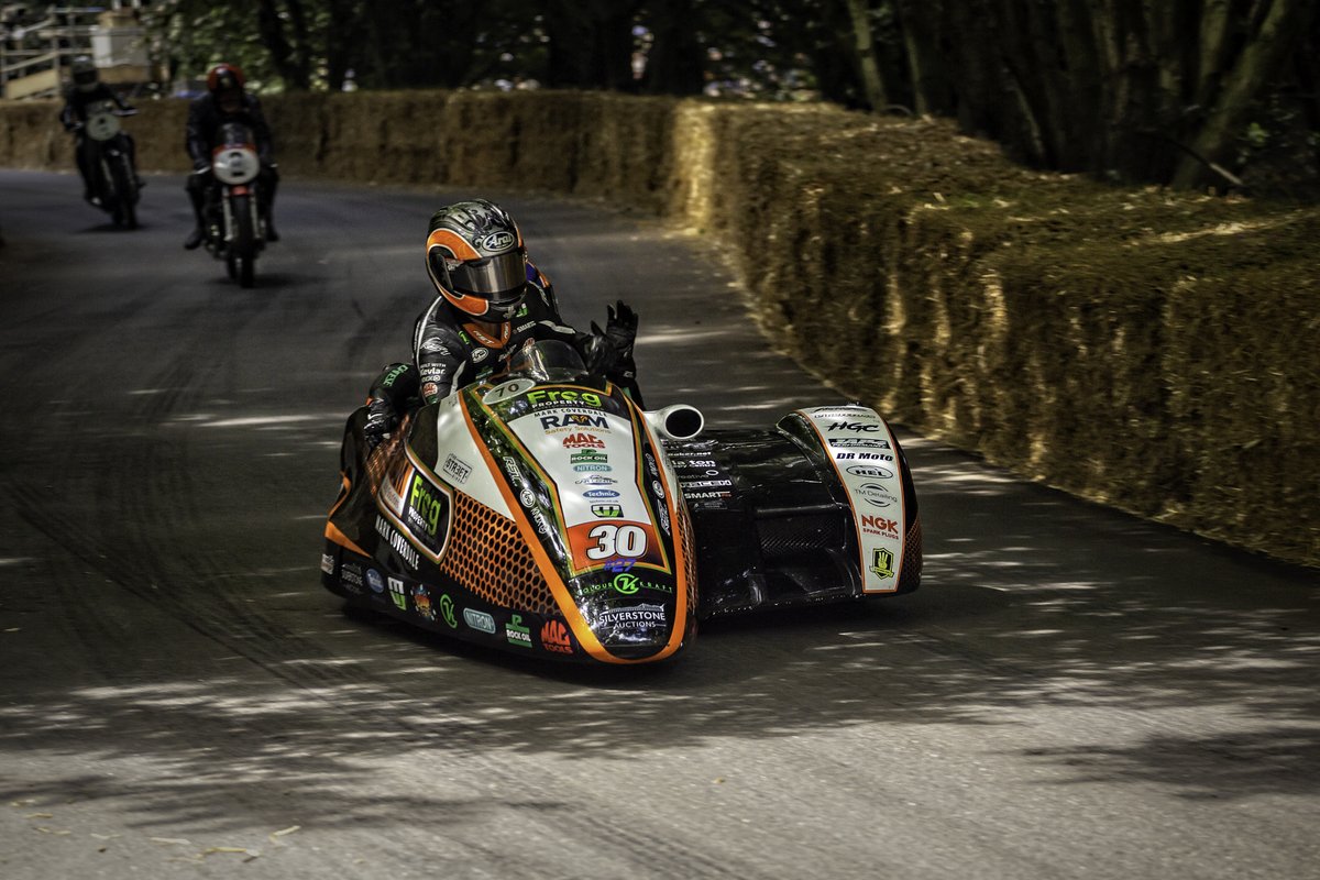 gunhillstudios1's tweet photo. Thrilling action from all the bikes and sidecars today but a special mention for Maria Costello 😊 #mariacostello #sidecar #fos #fos2022 #goodwood #festivalofspeed #hillclimb #alltheaction #gunhillstudios https://t.co/wQAVTAwzKb