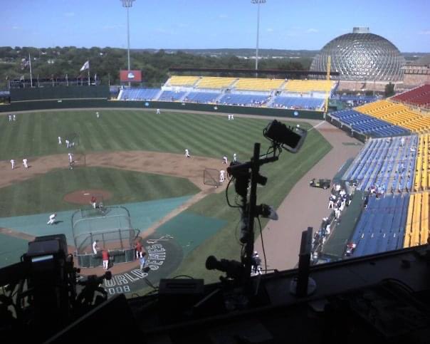 SteveWeakland's tweet photo. When working in sports, sometimes we get so busy we miss some special and surreal moments. As the #CWS2022 championship series starts today, here was one of mine on the day @FresnoStateBSB started its series vs @UGAAthletics. What a ride. #wonderdogs https://t.co/RdtPUF9OmD