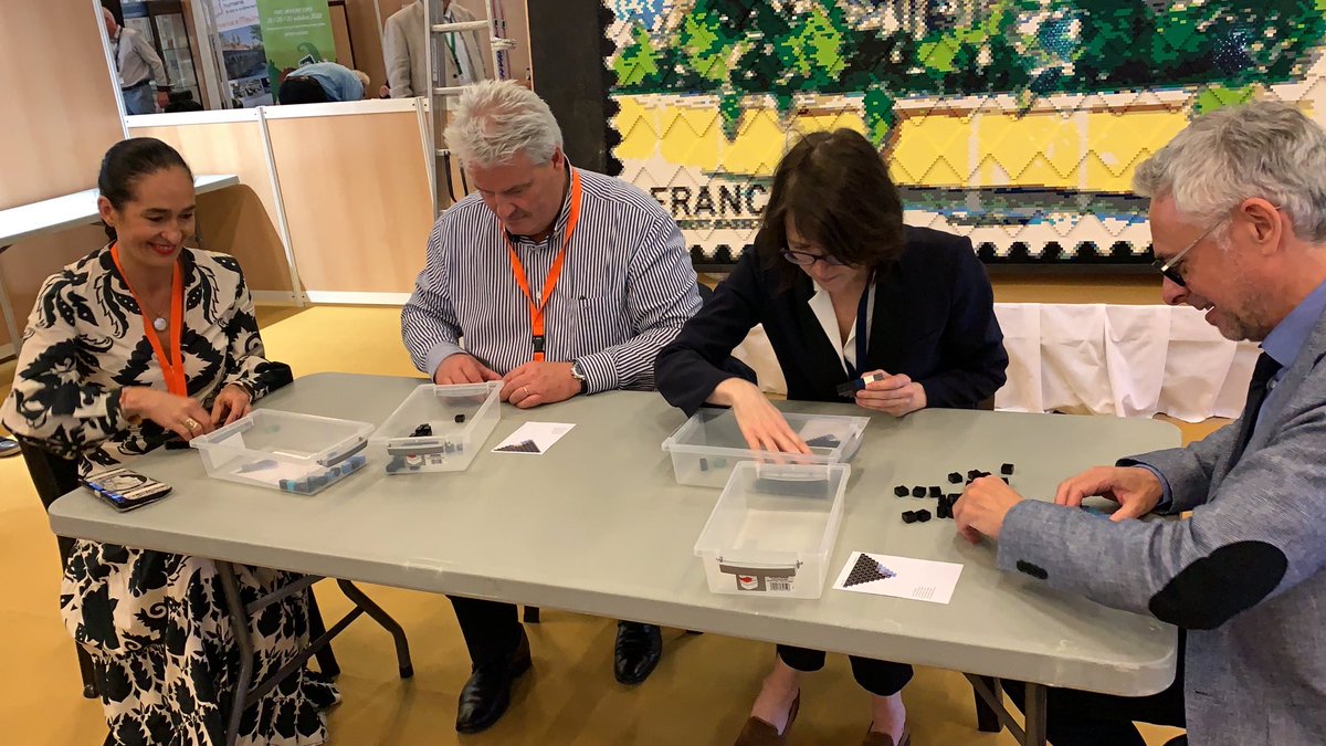 SegoleneHuchez's tweet photo. #Paris #Philex2022 ...
Souvenirs en mode #LEGO !
Une construction participative de tous les visiteurs au #timbre XXXL de @notredameparis avec les Briques en Folie.
Belle animation éphémère de l'#Adphile ! 🤩 @Gilles_Livchitz @Morin0Frederic @LPNews_IDF
#jeu #NotreDame https://t.co/nUDustCzD6