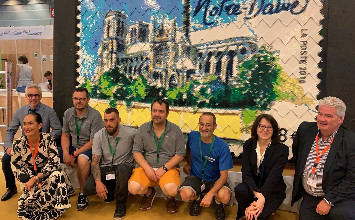 SegoleneHuchez's tweet photo. #Paris #Philex2022 ...
Souvenirs en mode #LEGO !
Une construction participative de tous les visiteurs au #timbre XXXL de @notredameparis avec les Briques en Folie.
Belle animation éphémère de l'#Adphile ! 🤩 @Gilles_Livchitz @Morin0Frederic @LPNews_IDF
#jeu #NotreDame https://t.co/nUDustCzD6