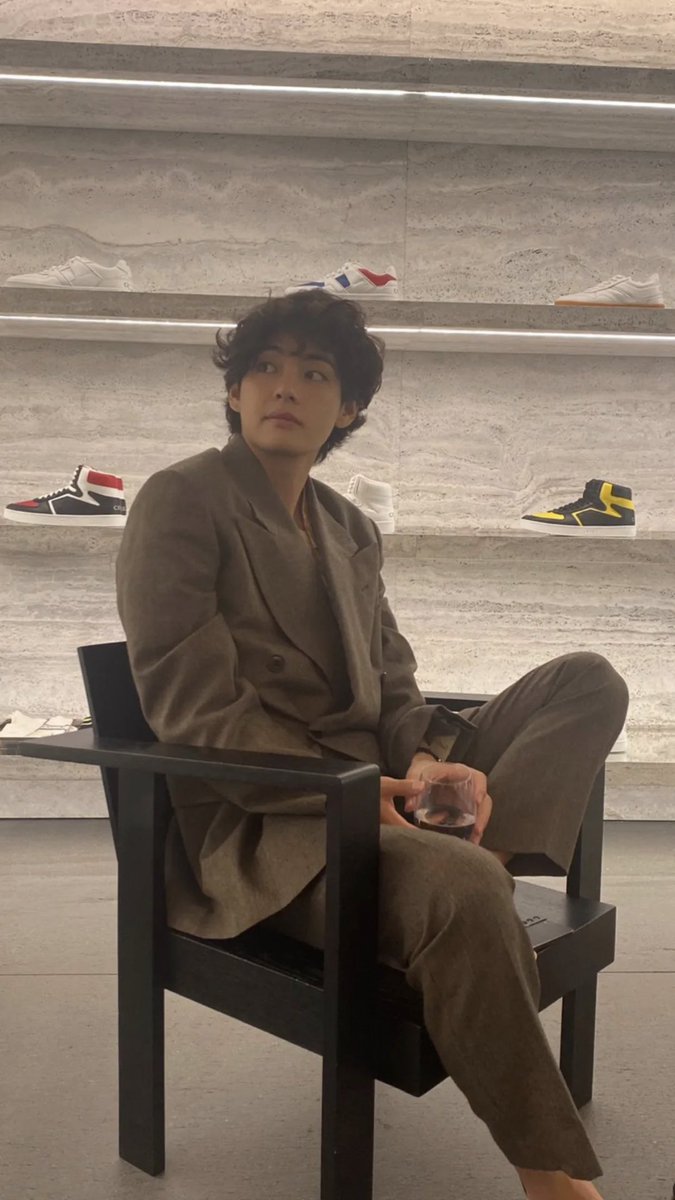 btsvipcontent's tweet photo. [UPDATE] Taehyung on IG. https://t.co/qBWk4vruK4