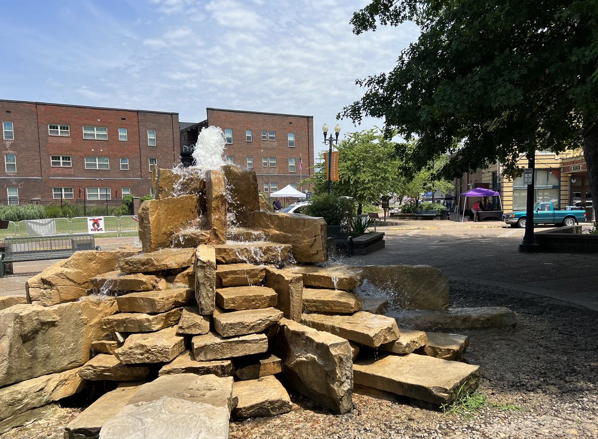 “Mini” Funk happening today in Haynie Corner from 1:00 pm - 7:00 pm. Come down to support local artists &amp; the local establishments. And then visit Shrinersfest in the same trip!

<a href="/bokehlounge/">Bokeh Lounge</a> <a href="/Sauced812/">Sauced</a> <a href="/moshouse812/">Mo's House</a>  <a href="/HayniesCorner/">Haynie's Corner</a> <a href="/hayniespubevv/">Haynies Corner Pub </a> <a href="/Waltonsfood/">Waltons Comfort Food</a>