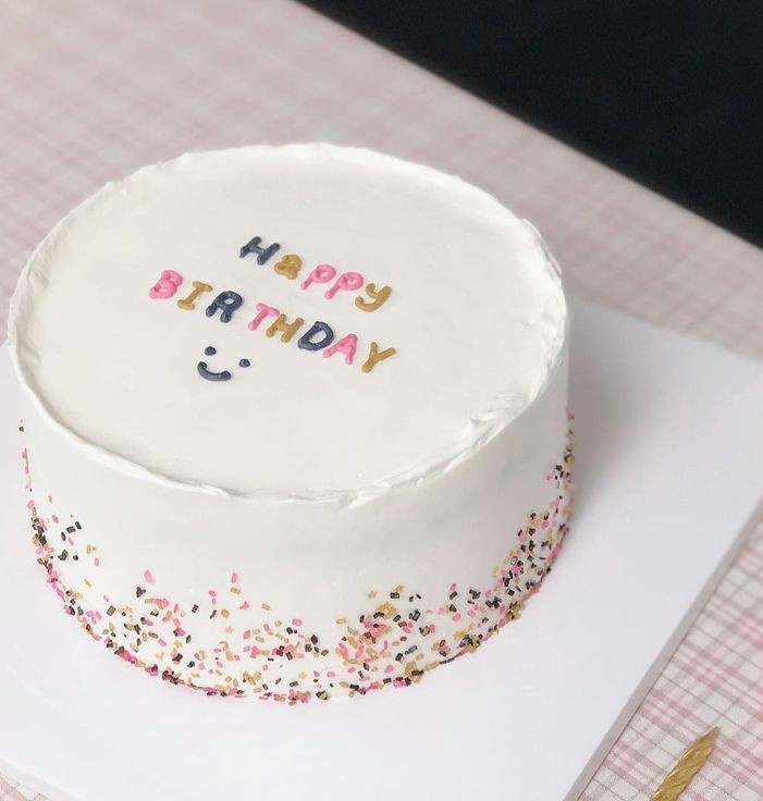 jeongsogn's tweet photo. ️️
ㅤ  A package just arrived.

    to        : @DeranaJuita @chromosmn

    notes  :

      Lupa kuenya, yang cokelat buat Jaja yang putih buat Jeje. 

Iya sama-sama.
️️
️️
ㅤ https://t.co/5z2VIYmPZp