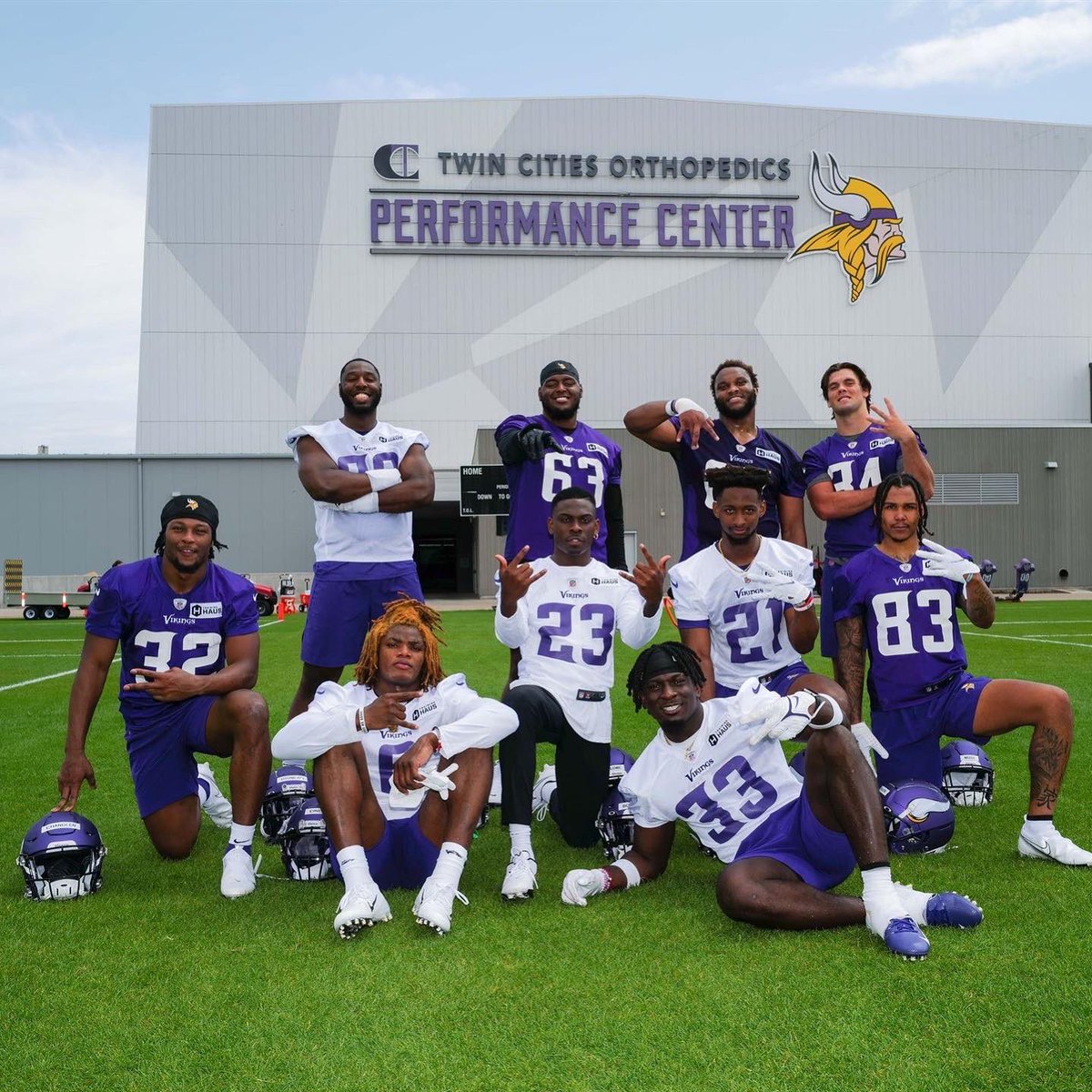 Drop a like and retweet for the best rookie class cause we lit #Skol