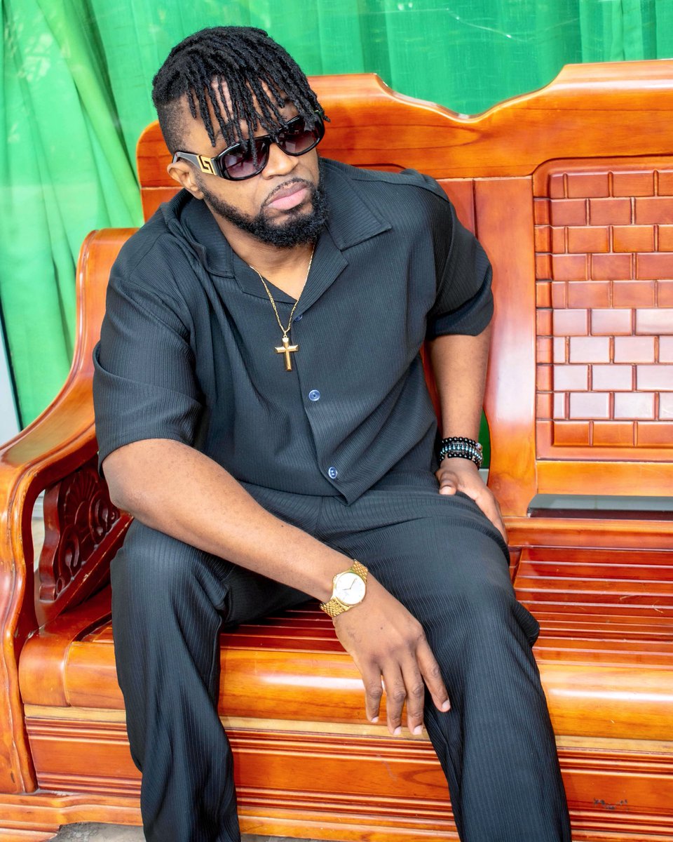 AleshOfficiel's tweet photo. 🖤🖤 Black is the new Nwaarrr🖤🖤

Excellent week-end la famille Twitter.
Possible de me ramener 3000 nouveaux abonnés ce week-end ? 🥺 https://t.co/EmV9AsmgMV