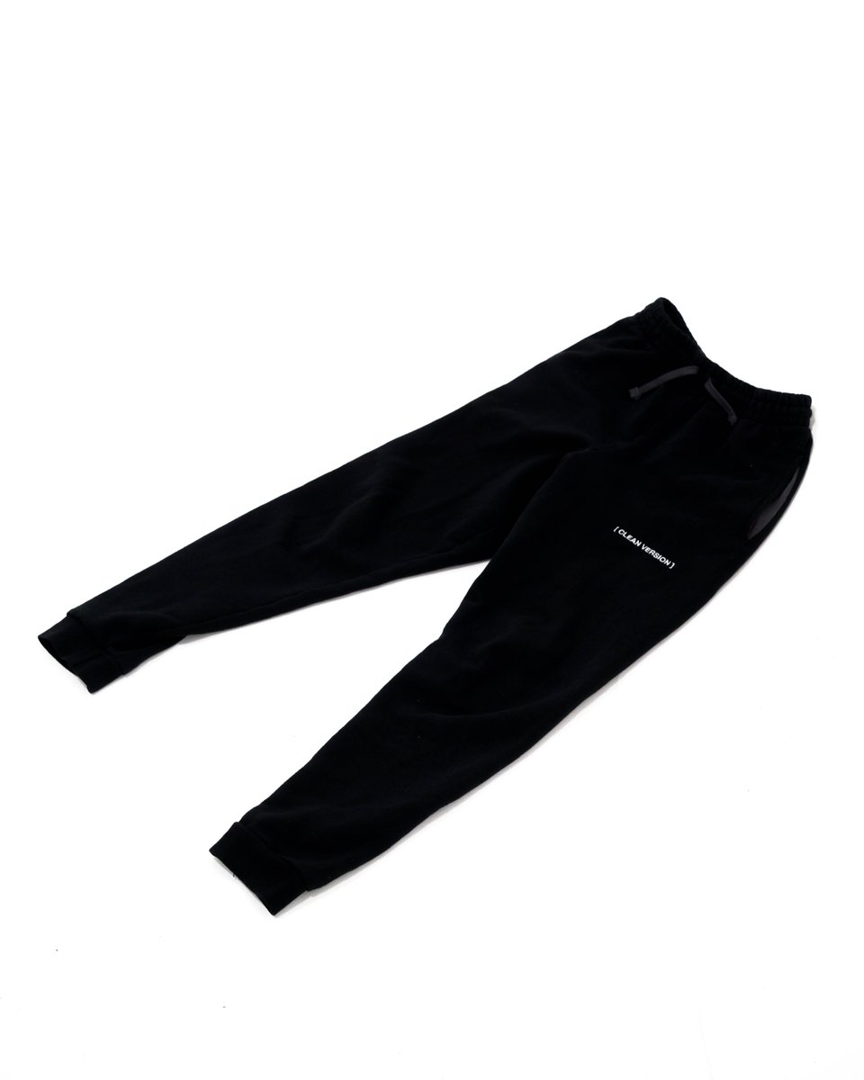 CleanVersion__'s tweet image. CV Joggers

Flat embroidered [ CLEAN VERSION ] Joggers
Material: 60% cotton, 40% polyester // pre-shrunk fleece 
Style: Unisex, Tapered leg

Available online at honnetebas.com
#CLEANVERSION
#HONNETEBAS