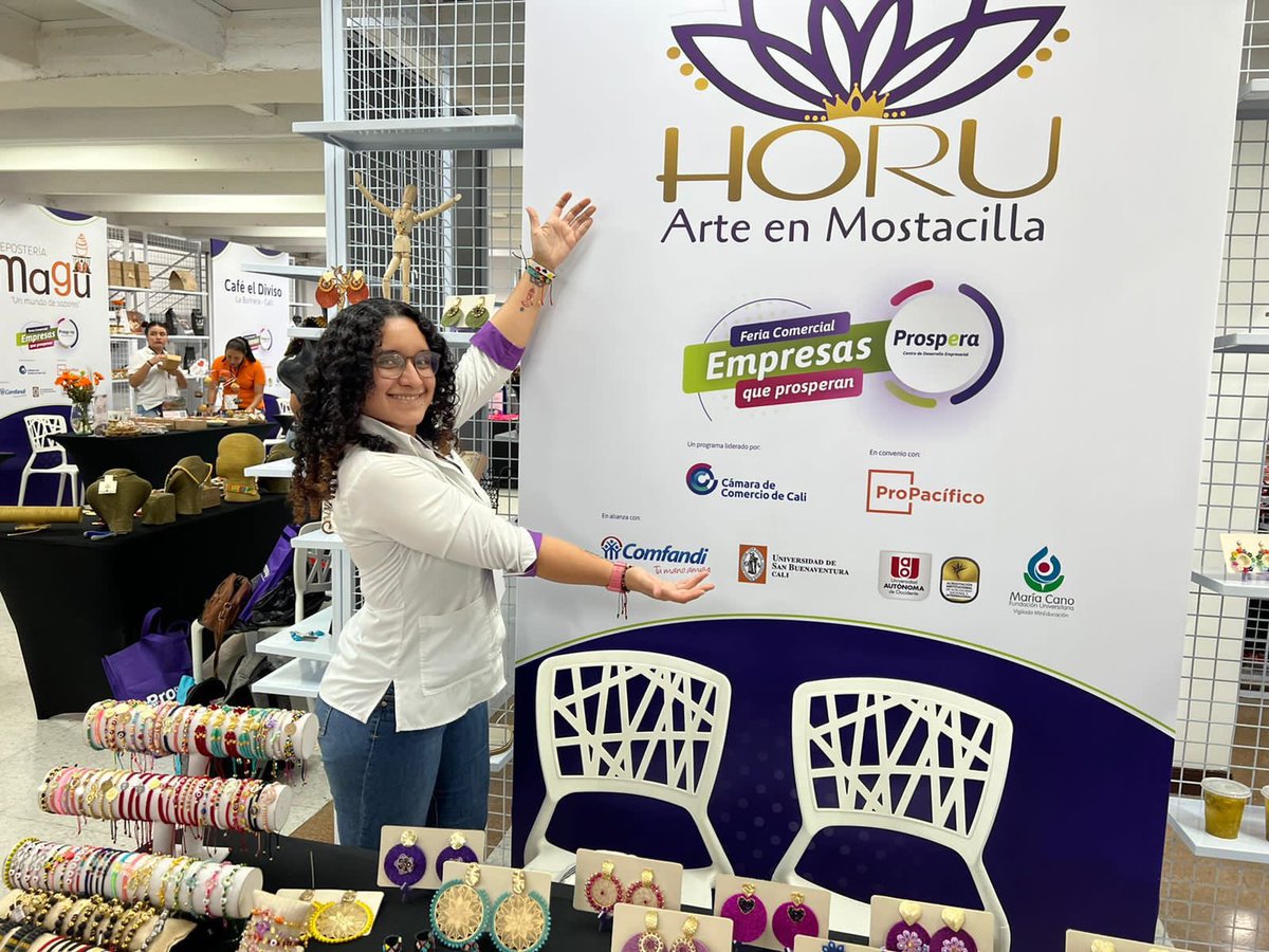 lfpperez's tweet photo. #Cali Hoy acompaño a los 28 empresarios que hacen parte de la Feria Comercial Empresas que #Prosperan 
Esta feria, es el resultado del esfuerzo de muchos colombianos que aportan a la reactivación del país.
Te esperamos en el centro comercial Unicentro Cali pasillo 4, local 134. https://t.co/mAlYhszJTx