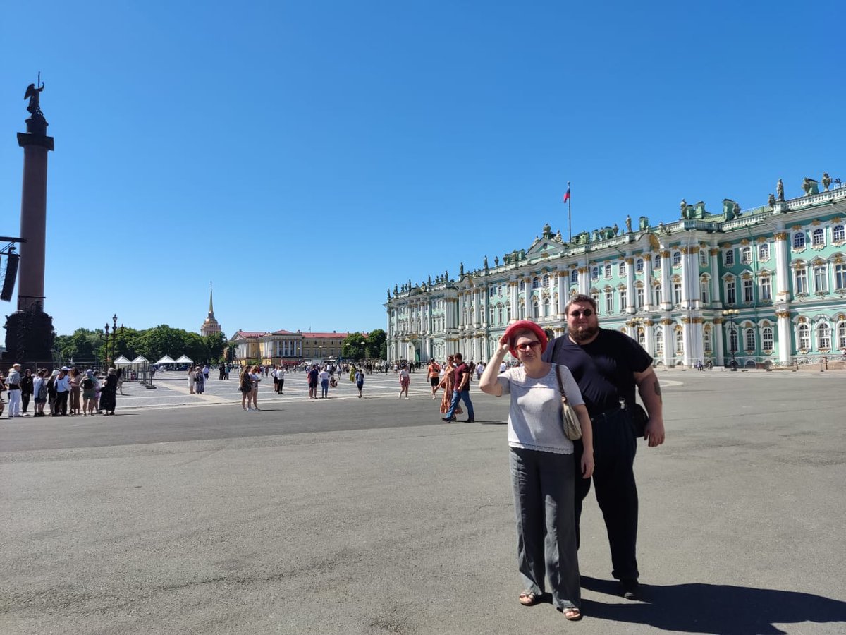 GermanKarlson's tweet photo. Шарахоюсь по Питеру с матушкой и сестрой https://t.co/Sc1sACPuTZ