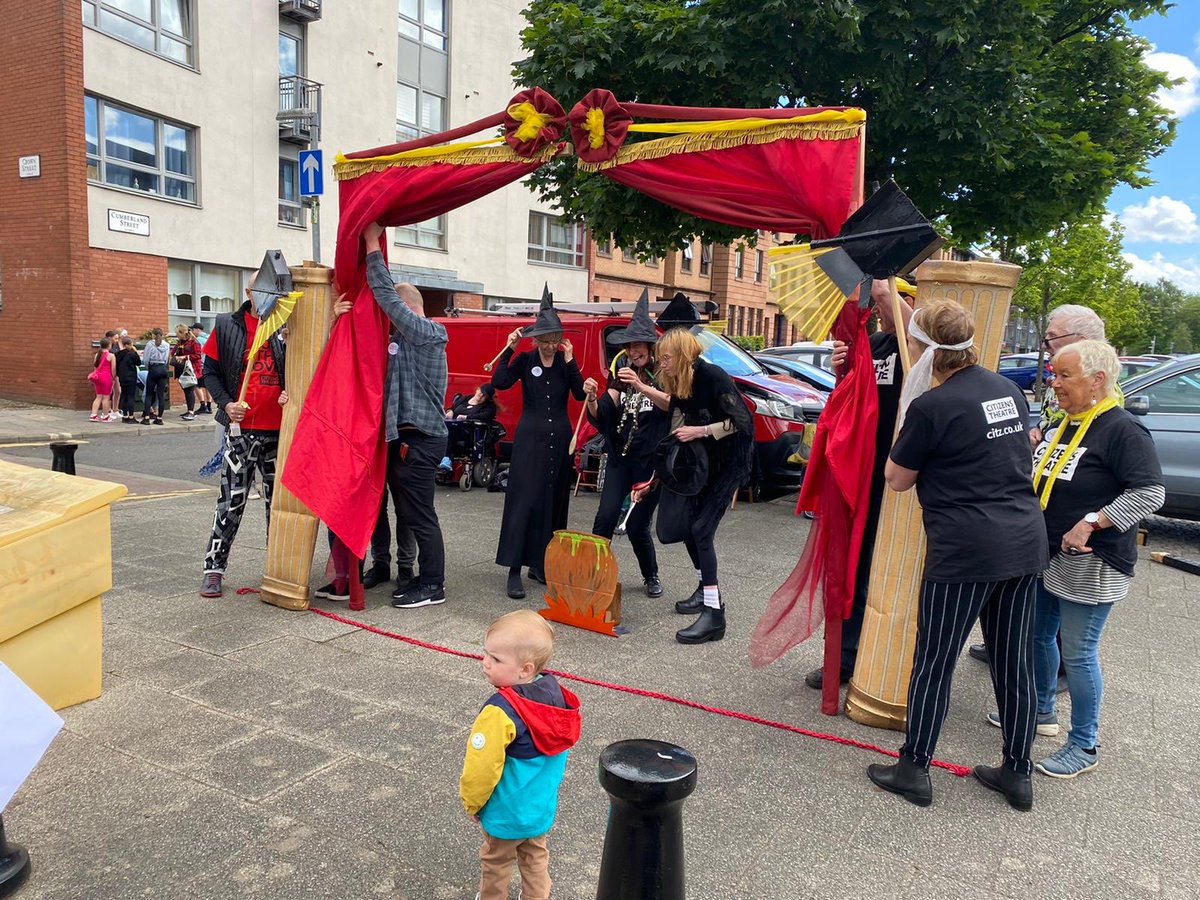CitzLearning's tweet image. What a talented bunch! ⁦@citizenstheatre⁩ Community Collective out &amp;amp; about at the Gorbals fair with the pop up theatre &amp;amp; a scene from the Scottish play #biggorbalsfair #goodaboutgorbals ⁦@MichaelfNGHA⁩