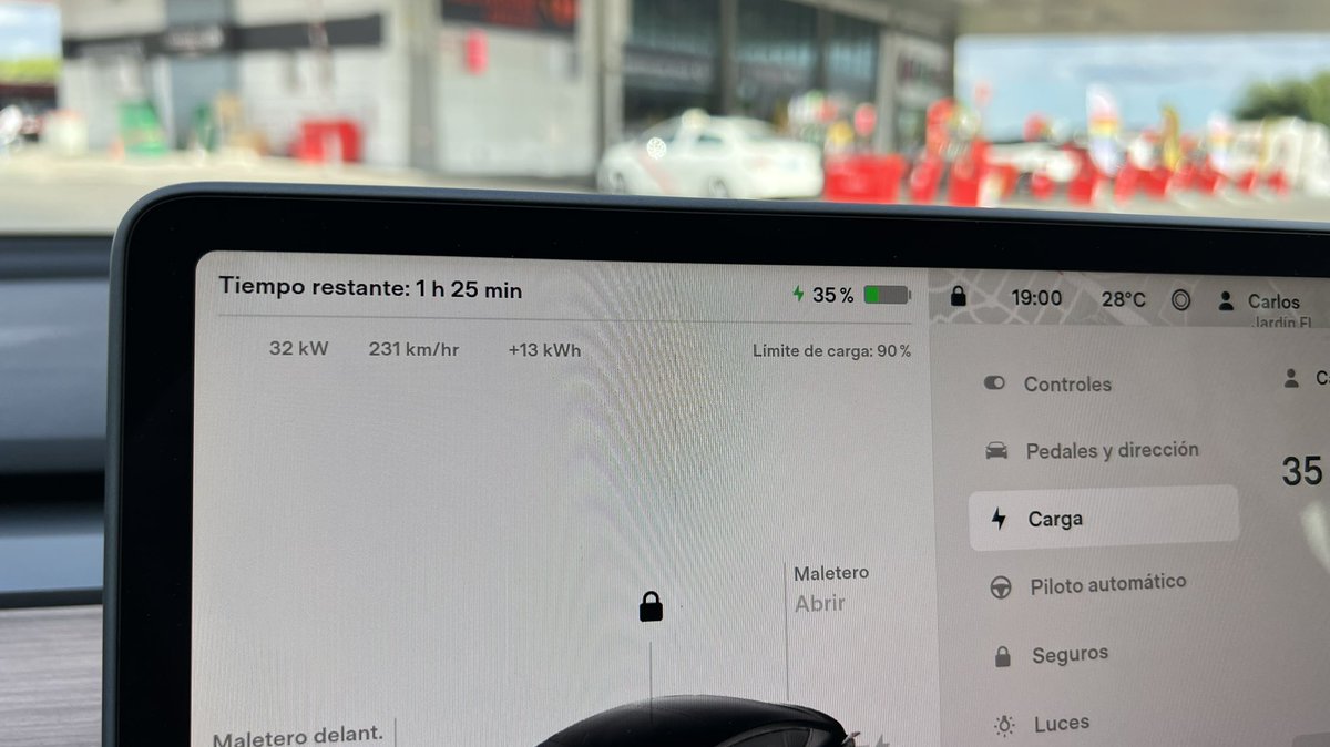 Cargando en IONITY a 30-32 kW y llevo así desde el 18% y con la batería precalentada, así se hace difícil volver a usarlo 🤦‍♂️

<a href="/IONITY_EU/">Broken Link Hijacking</a>