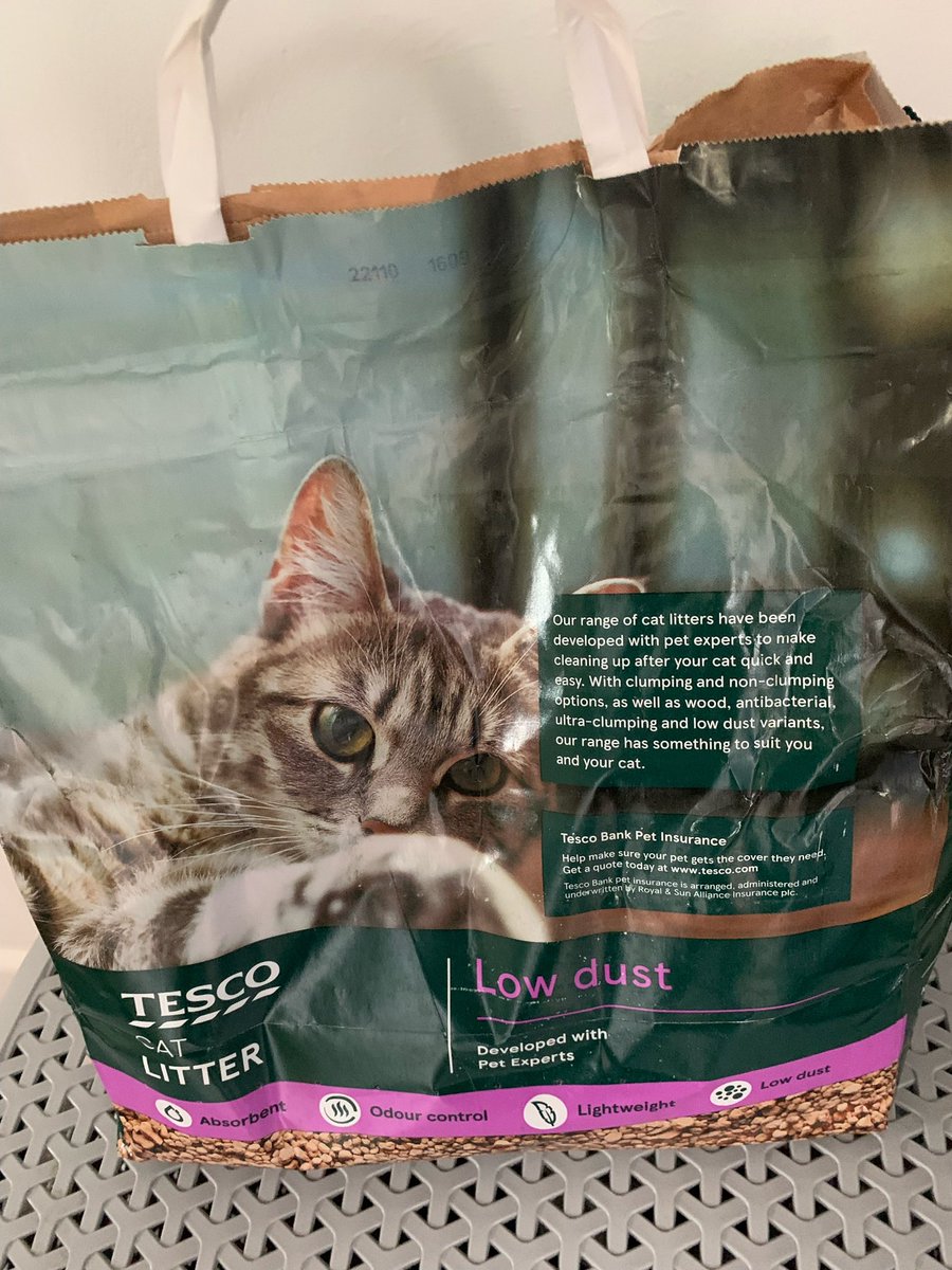 nikala_'s tweet photo. @Tesco Your “low dust” cat litter has stained my cats paws orange!!!!! https://t.co/4JQudiq6PE