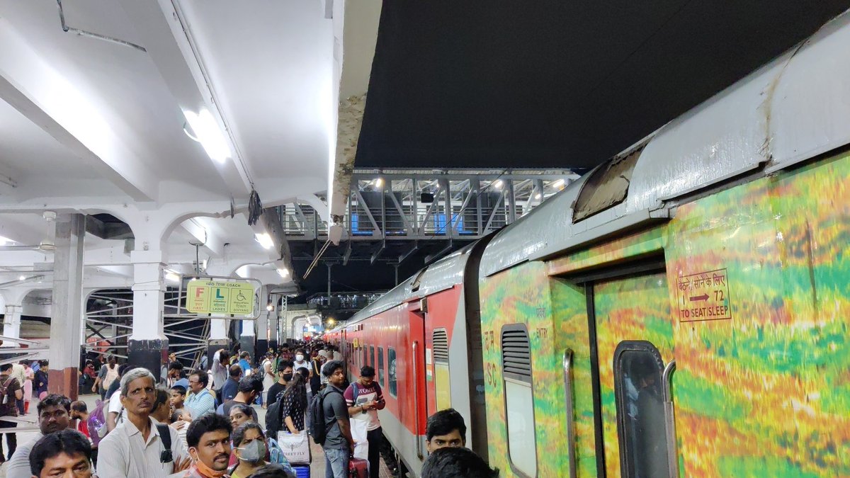 SiddArmadilo's tweet photo. Train 12784 arrived (1 hour late) 10 mins ago, the passengers are waiting outside for boarding the train.

Fear among the passengers that the train will depart without them. 
@RailMinIndia @SCRailwayIndia https://t.co/K8XEAx64Ou