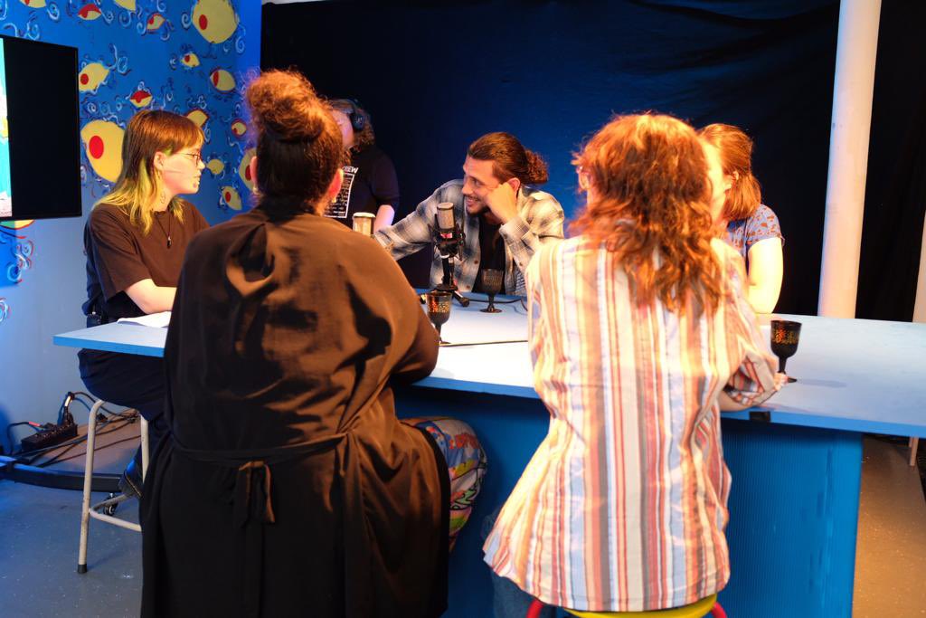 Vanavond begint de talkshow Taboe Takkie een kwartiertje later, om 19:15! 

#impressfest2022