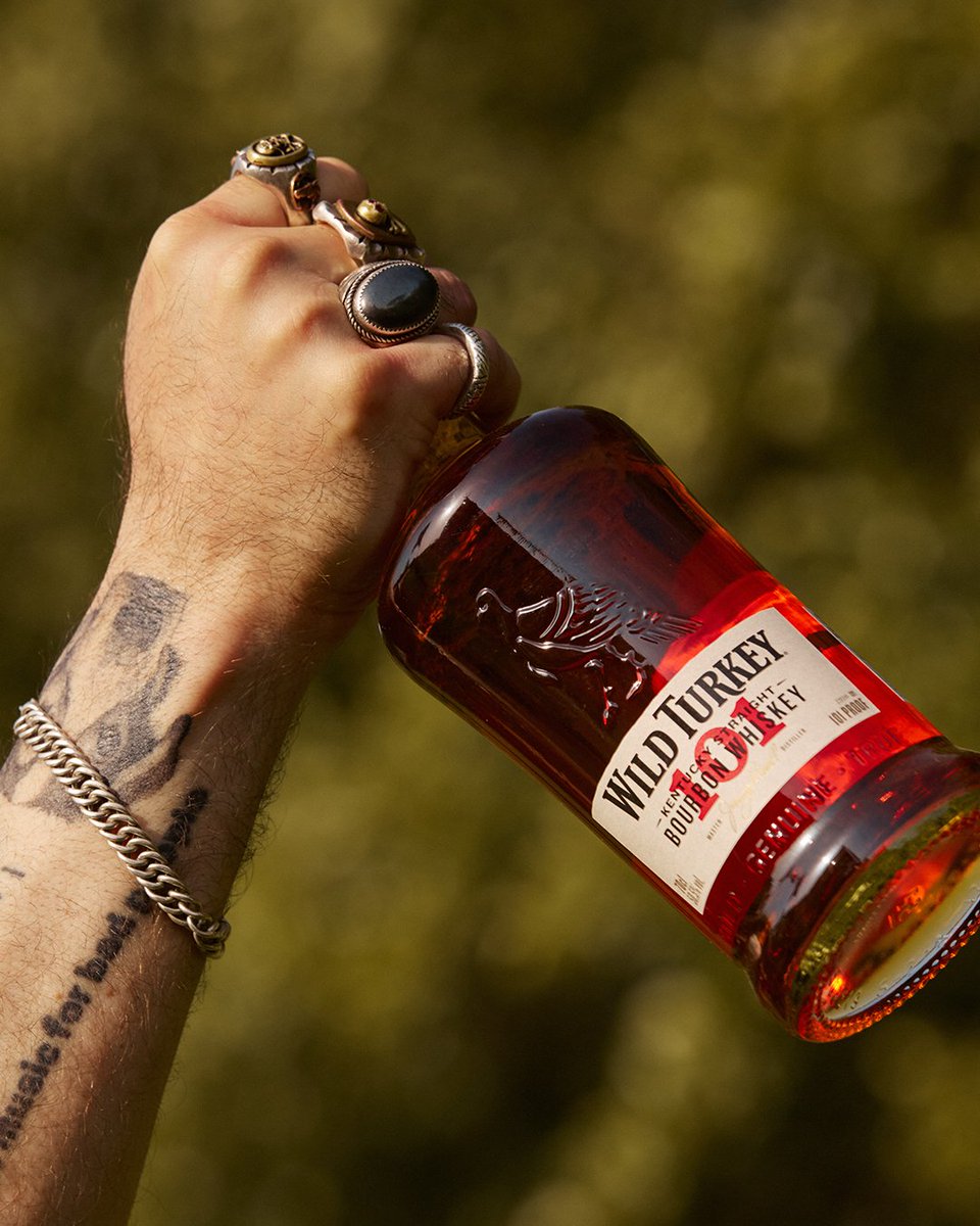 WildTurkeyUK's tweet photo. Sun's out. Grab a Turkey!

Hands up if you're sipping Wild Turkey 101 this weekend? 🥃 🦃 

#sunsout #weekendmood #bourbonlife #bourbonlover #bourbons #freshcorkpop #drinkstime #whosjoiningme #wildturkey101 #5oclocksomewhere #5oclocksomewhere #wholoves https://t.co/4qyKgQit1M