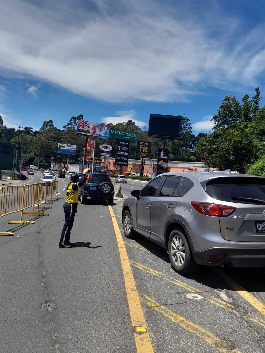 Habilitado el Carril Reversible del kilómetro 12.5 al 16.5 #CarreteraElSalvador a Oriente.
#PMTSCP 
#MunicipalidadDeSantaCatarinaPinula  
#soluciona