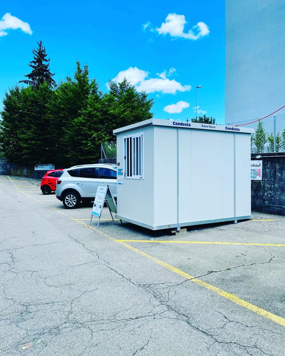 Der lauschige Coronatest-Container in #Hinwil.