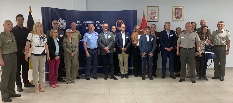 BAKS_Bund's tweet photo. A big word of thanks to the Serbian 🇷🇸 National #DefenceUniversity for hosting our leadership course so generously #FKS22. https://t.co/EGS2Gm74Nw https://t.co/pdcwXExvIa