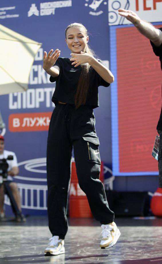 shcherbabot's tweet photo. 🤍💃🏽

#аннащербакова
#annashcherbakova https://t.co/ZLaful3qRE