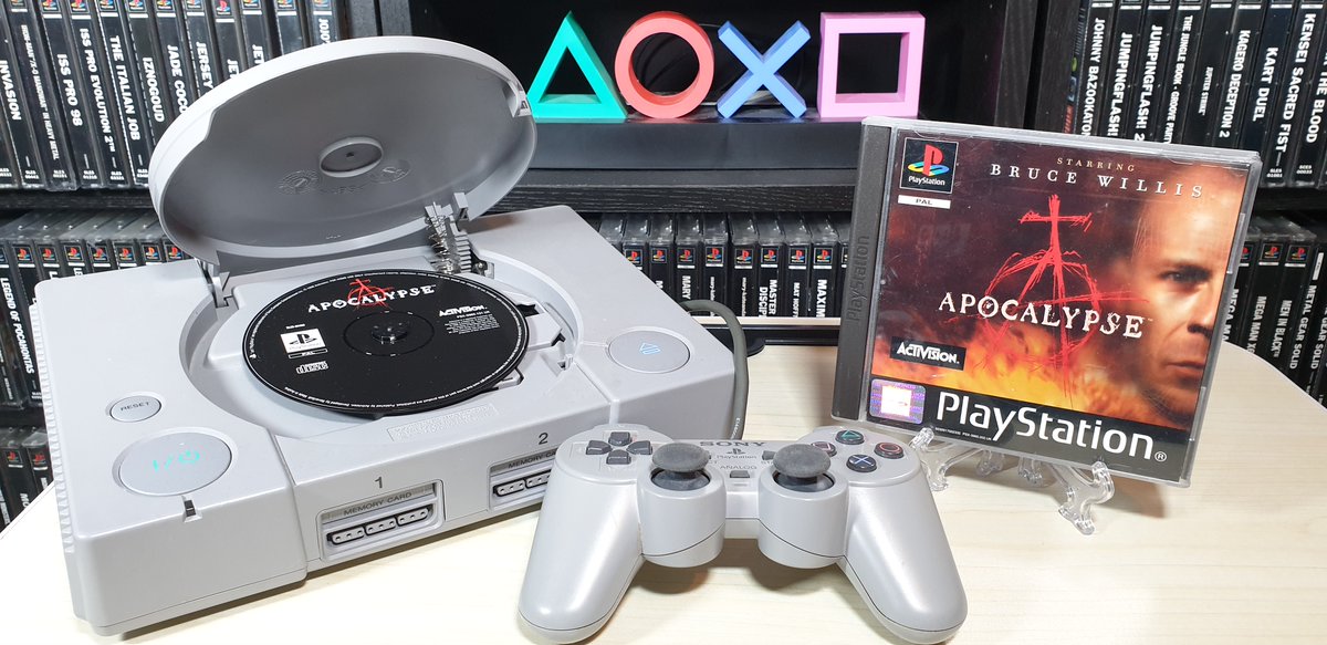 PS1Archive's tweet image. #PS1Archive Apocalypse is a third-person shooter that has you take on the role of Trey Kincaid, who needs to stop The Reverend and his Four Horsemen from bringing on the end of the world. (Yes, that&apos;s Bruce Willis on the cover!)  #PS1 #PSX #PlayStation #RetroGames #GamersUnite