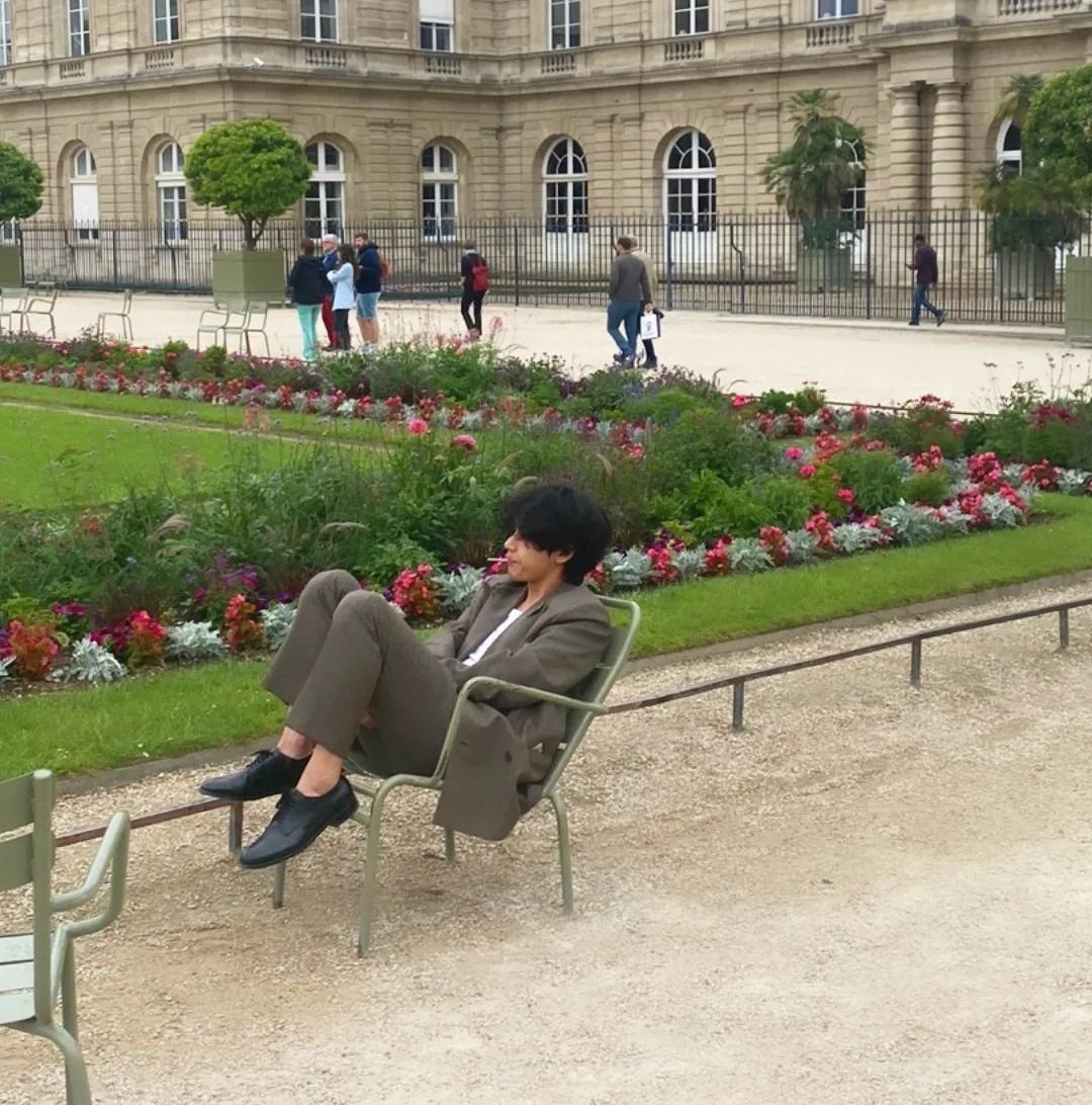 sxygirlili's tweet photo. Idc about fan wars anymore I'm just happy Taehyung and Lisa are doing whatever the fuck they want and they are enjoying their stay in Paris https://t.co/9NYbmL5SWB