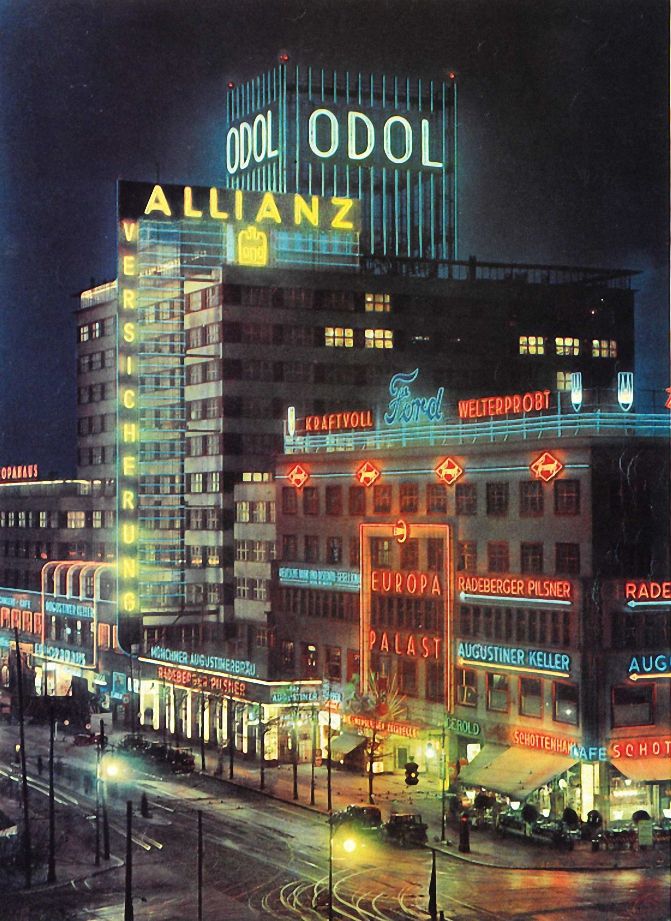 diemauerthewall's tweet photo. Berlin, 1938. Askanischer Platz with Deutschlandhaus und Europahaus. The latter mainly known for its large neon signs for Odol and Allianz Insurance. 
#Berlin #Europahaus #Deutschlandhaus
#diemauerthewall 

Photo: n/a https://t.co/aGTboF2wlF