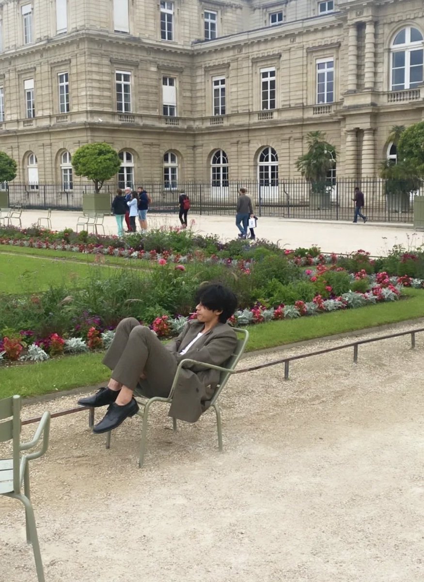 butterflythv's tweet photo. l’air français lui va bien 😮‍💨 https://t.co/tOsuXJdoXA