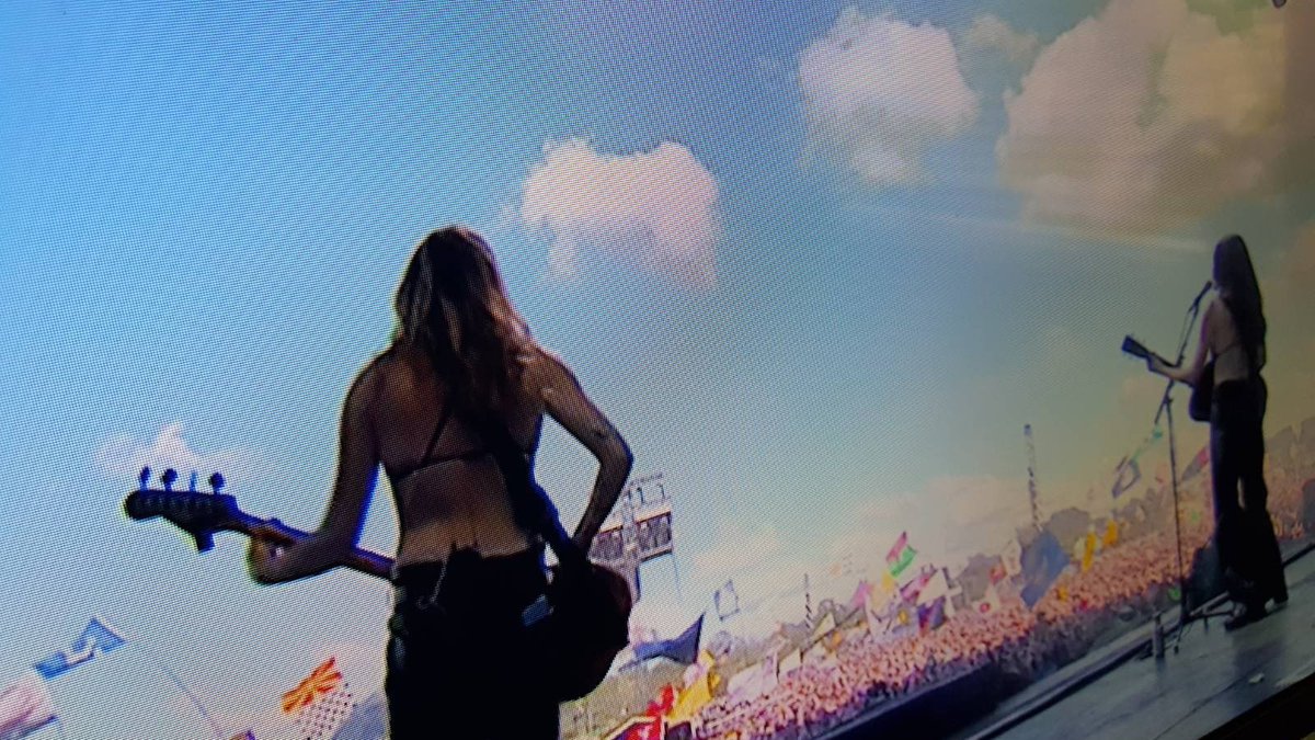 TheNealSawyer's tweet photo. 2 years ago, I was in a hospital bed being told I'd had a near-fatal DKA and I'm now #T1D. Thought it was the final nail in the coffin for me and touring. Seeing @jizziemcguire of @HAIMtheband at #Glastonbury2022 doing her stuff with a #CGM is inspirational. #ItsAllPossible https://t.co/ewBY7mgGL1
