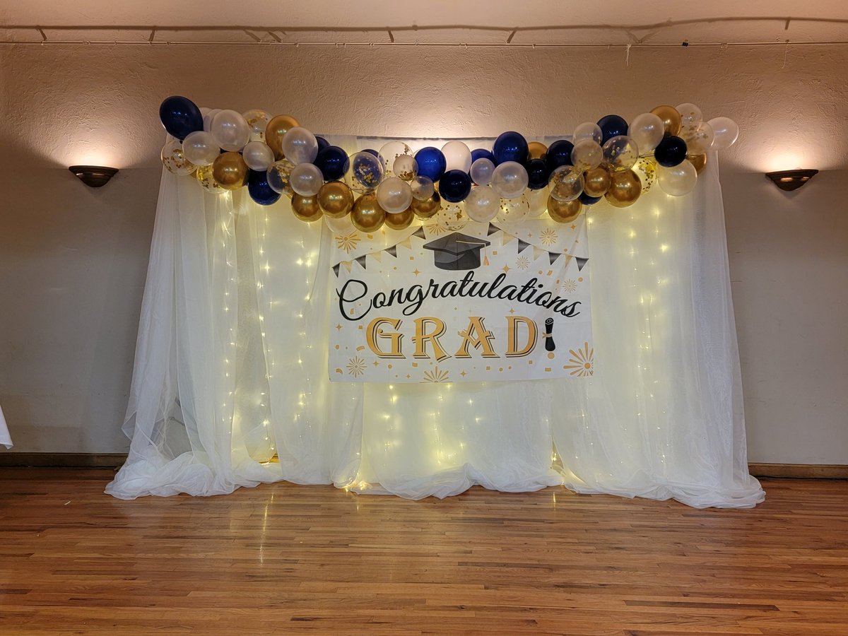 mrd_gecdsb's tweet photo. Congrats @QVPSVikings Grads of 2022. You did it! @mrs_mulhall and I are very excited and proud of each and every one of you. #qvaheadbyacentury #qvvikings @gecdsb #vikingsproud @veal76 https://t.co/hUbKIshSLS