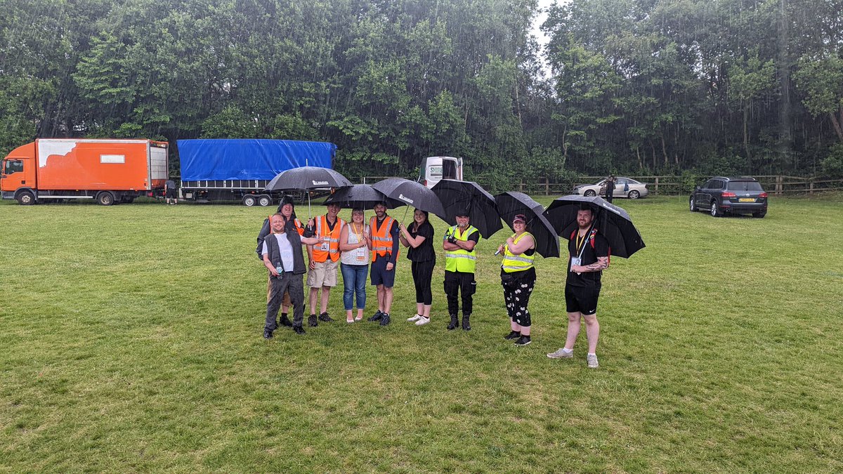 ajsmith_libdem's tweet photo. Just finishing cleardown from #Lindley #Carnival. Here are a few of the many volunteers, to whom we say a huge thank you to each and every one! What a fabulous afternoon. Tomorrow is Lindley #10k and #JuniorRun and the finale of our #BigWeekend https://t.co/sYL5ma53Nu