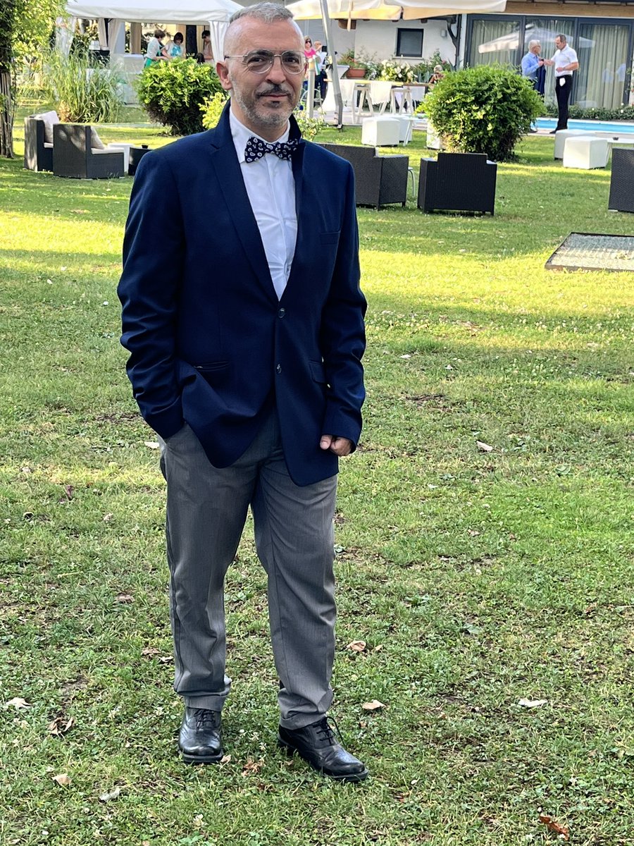 PiramideRossa's tweet photo. Che #caldo…vero che i #matrimoni d’estate sono un’#attentato alla salute degli #invitati? 😂 Auguri agli #Sposi #RaffaellaEGianni https://t.co/K1UQEb5HFY
