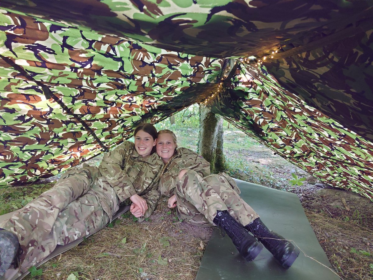MonktonCCF's tweet photo. #MonktonYear10 building shelters for the night on #MonktonArmy #MonktonRAF 1st night of camp. Some even brought lighting #Monktonthinksdifferently https://t.co/4JllzAi10g