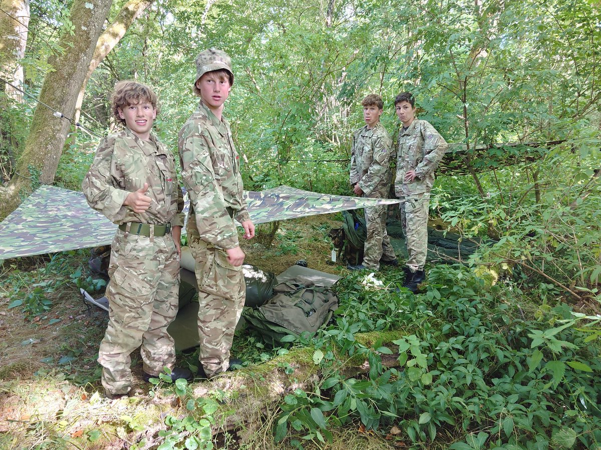 MonktonCCF's tweet photo. #MonktonYear10 building shelters for the night on #MonktonArmy #MonktonRAF 1st night of camp. Some even brought lighting #Monktonthinksdifferently https://t.co/4JllzAi10g